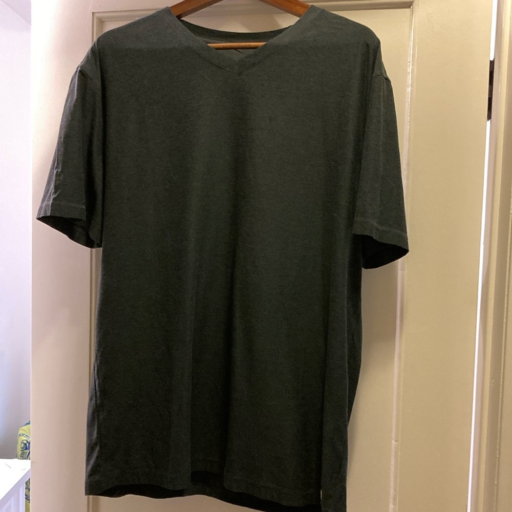 Vuori strato tech v-neck tee